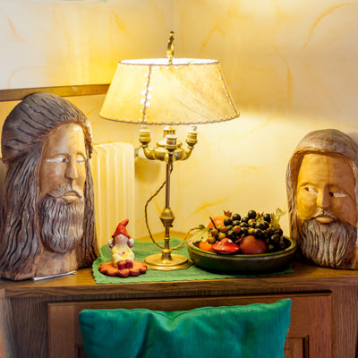Lampe und Ornamente