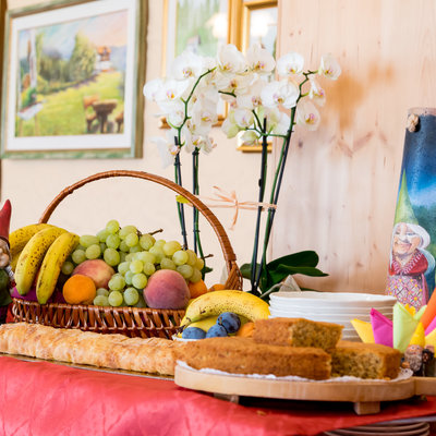 Obst und Gebäck für die Nachmittagsjause